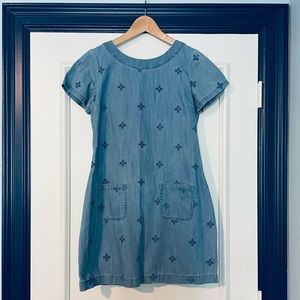 Boden chambray denim eyelet flower shift dress with pockets Sz 6P